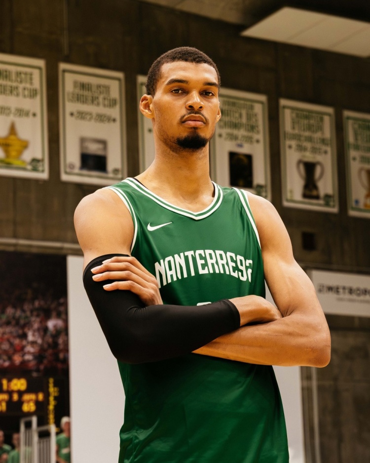 来时的路！文班亚马为法甲老东家Nanterre 92拍摄新球衣宣传照