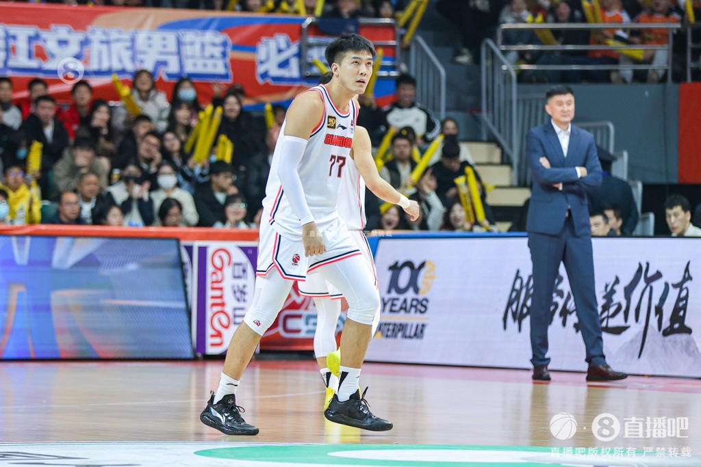 CBA自由球员名单更新：黄荣奇在列 为完全自由球员